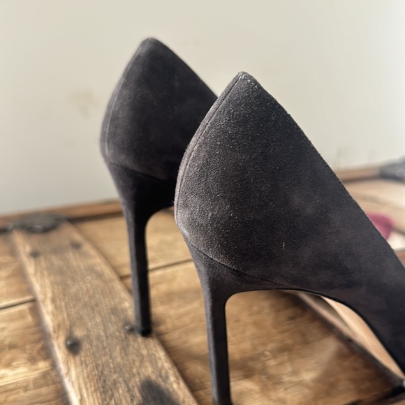 Manolo Blahnik Suede Pumps - Size 38 - Picture 11 of 12